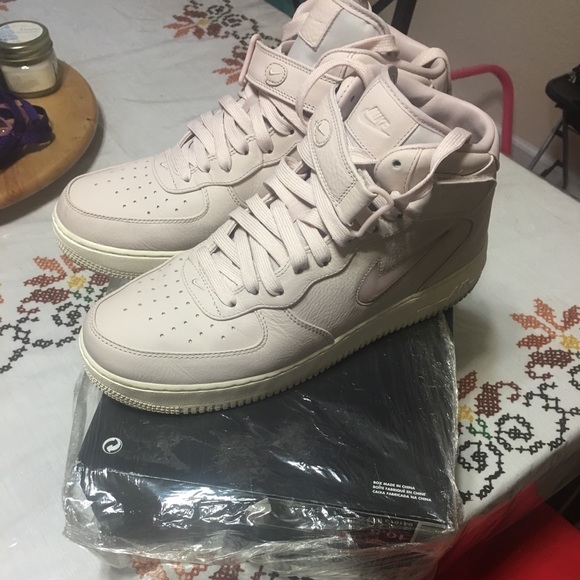 Nike Air Force 1 “Jewel “ swoosh - Picture 2 of 3